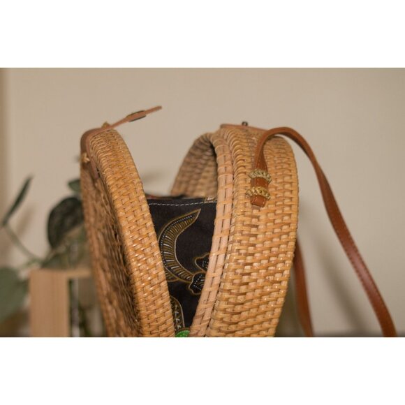 Authentic Bali Rattan Round Bag – Handwoven Ata Boho Purse with Batik Lining - Picture 11 of 16